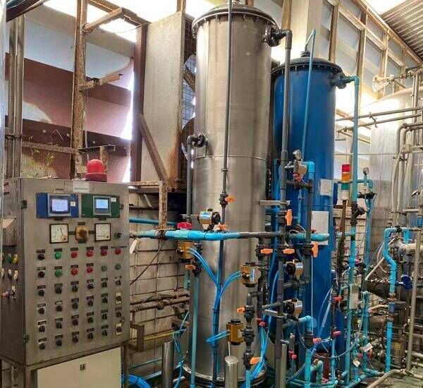 เครื่องกรองน้ำ DI ออกแบบตามค่ามาตรฐานน้ำ DI  ระบบผลิตน้ำ DI เครื่องทำน้ำบริสุทธิ์ แยกปะจุแร่ธาตุในน้ำ DI Water Deionized Water